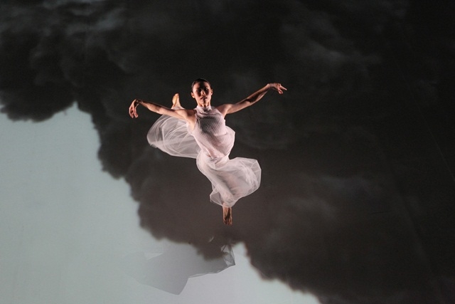 雲門舞集2010秋季演出-「流浪者之歌」及新作「屋漏痕」｜財團法人雲門舞集文教基金會｜國藝會補助成果檔案庫