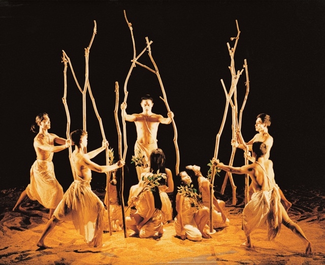 雲門舞集2010秋季演出-「流浪者之歌」及新作「屋漏痕」｜財團法人雲門舞集文教基金會｜國藝會補助成果檔案庫