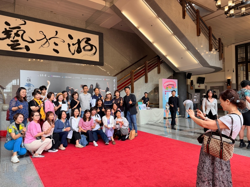 2026 雲門舞集 雙舞作《一個藍色的地方》、《來》臺灣巡演｜財團法人雲門文化藝術基金會｜國藝會補助成果檔案庫