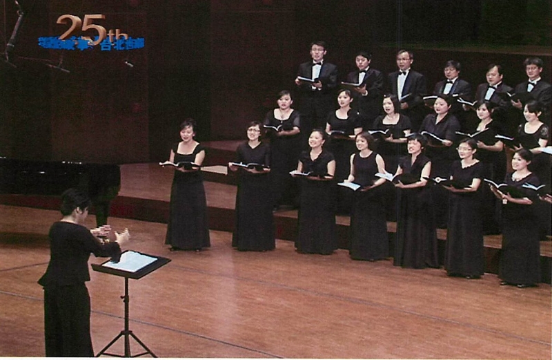 「『一世紀的故事』台北世紀合唱團25週年團慶音樂會」演出：指揮陳麗芬老師與台北世紀合唱團