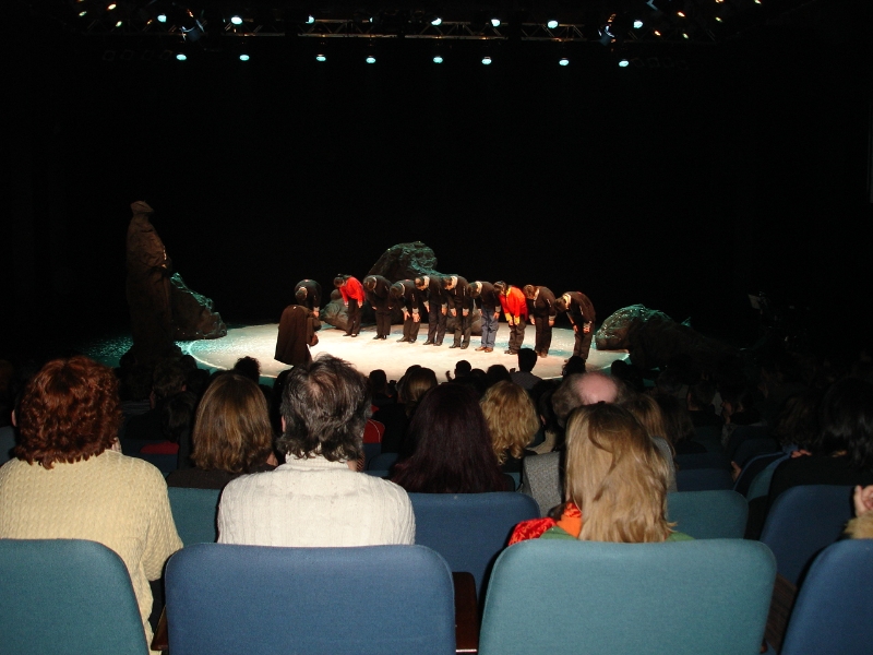 李爾在此  上海話劇藝術中心交流演出｜當代傳奇劇場｜國藝會補助成果檔案庫