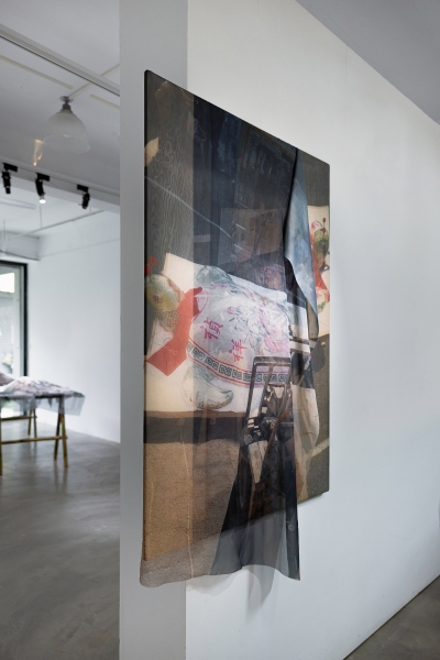 「似即若離－紀凱淵個展」作品：《定影1987-II》，透紗影像，92×135 cm，2022