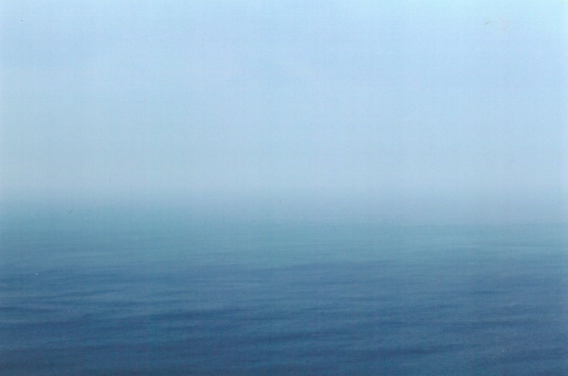 「〈遠方〉李若玫創作計劃」作品展示：《20101207,(UTC+0900) 820AM, (24° 44'99N, 122° 93'41 E)》，攝影，2011