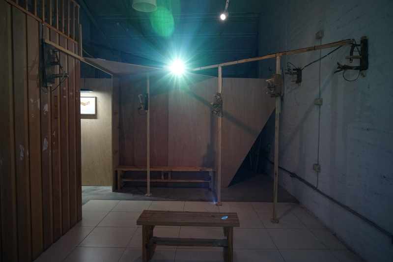 蔡咅璟個展「研究室207」作品：《在海拔2000公尺震動》現場裝置，單頻道錄像，20'08''，2021