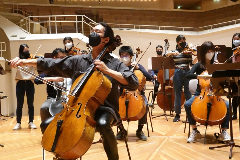 巴雀藝術「巴雀Camerata Taiwan 2022德國巡演計畫《無垠》」彩排照片：2022/3/18柏林彩排，李孟坡擔任《鐵觀音》大提琴獨奏