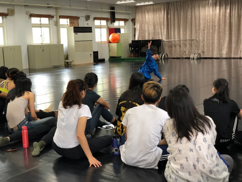 丞舞製作團隊「B.plan 知名國際編舞家與《浮花》巡演推廣」活動紀錄：2018年，大師工作坊「B.OOM Workshop來自盧森堡的女力震撼－Jill Crovisier專屬現代技巧課」