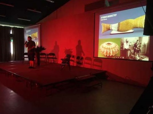「電子織品 X 民族文化：從游牧式文化交換，到科技思維的的社會設計運動」研討會子題一「科技：穿戴式科技產業與DIY自造文化」，藝術家 Martin De Bie 進行 Artist Talk