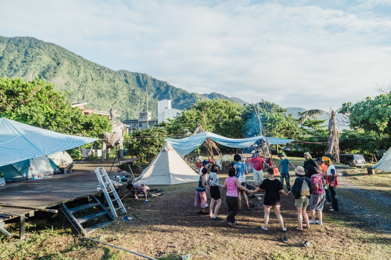 丟掉頭腦，去海邊｜盧宏文｜國藝會補助成果檔案庫