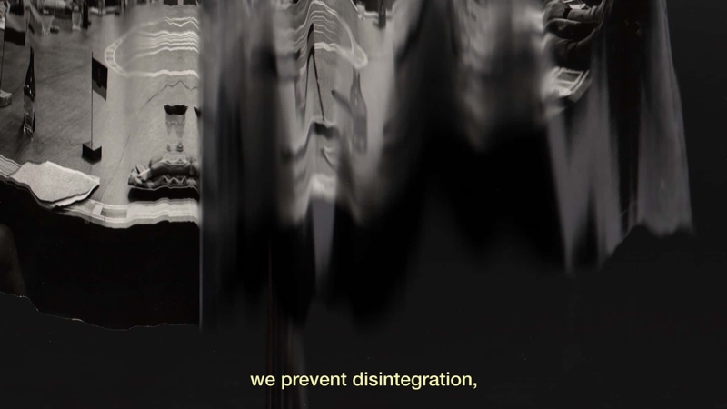 王韓芳策劃《即溶生活–未來記憶的想像》展覽作品：茲別涅克˙巴拉德《眾權力的無權之源．對等協定．第一章節》，單頻道錄8'04''，2018