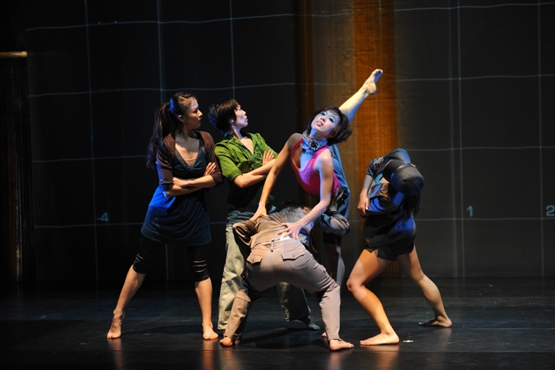 【黑醋加太多】巡迴演出補助申請｜三十舞蹈劇場｜國藝會補助成果檔案庫