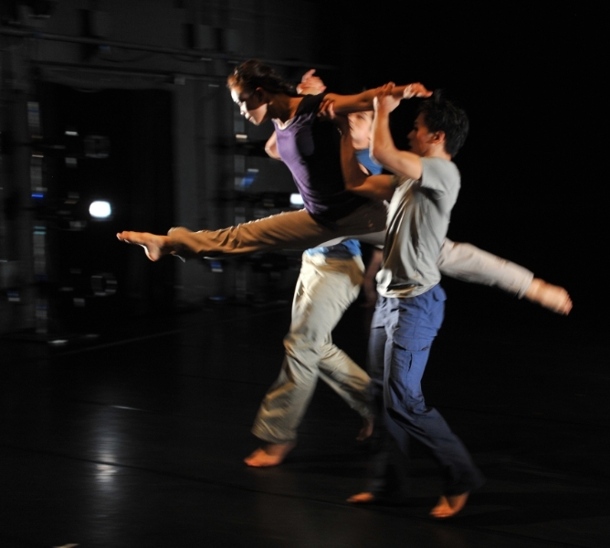 《逃亡 × 祝你一路順風》外縣市巡迴演出｜三十舞蹈劇場｜國藝會補助成果檔案庫