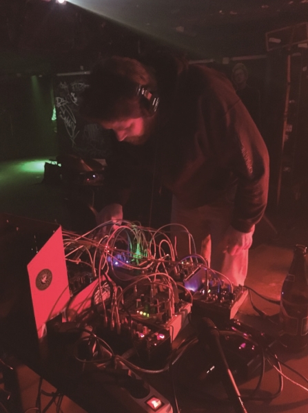 參演奧地利維也納Panzerschokolade聲音藝術表演｜佘晉元｜國藝會補助成果檔案庫