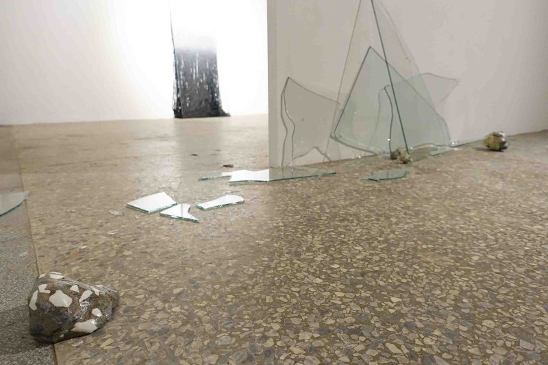 紅毯上的紅酒漬｜江蕎勤｜國藝會補助成果檔案庫