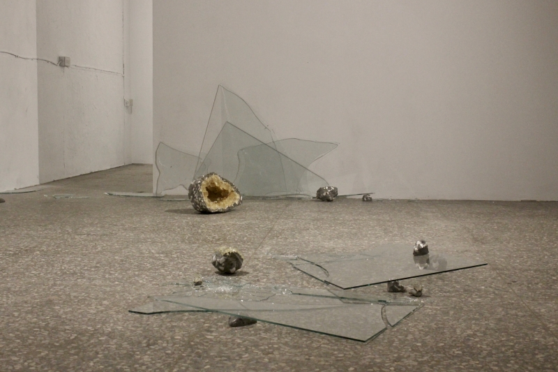 紅毯上的紅酒漬｜江蕎勤｜國藝會補助成果檔案庫