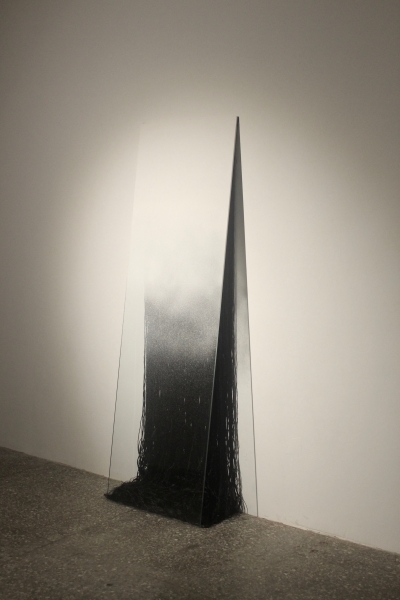 紅毯上的紅酒漬｜江蕎勤｜國藝會補助成果檔案庫