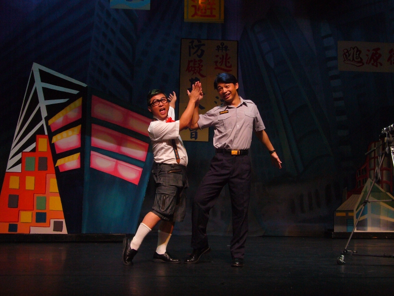 2006年度製作  死亡計劃  當住在左邊住右邊遇上伍迪艾倫｜黑門山上的劇團｜國藝會補助成果檔案庫