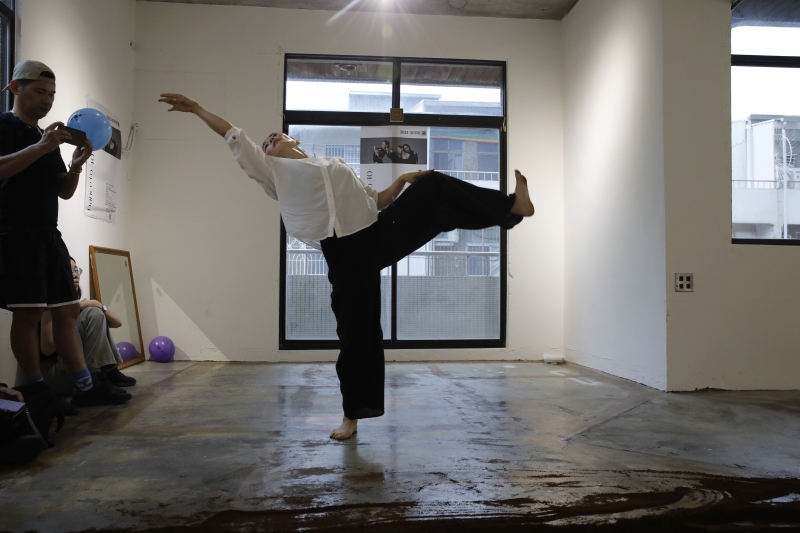 2025 伍拾製作《咖啡廳Dance to 40+》台南場巡迴｜伍拾製作｜國藝會補助成果檔案庫