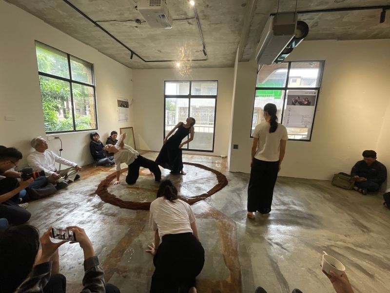 2025 伍拾製作《咖啡廳Dance to 40+》台南場巡迴｜伍拾製作｜國藝會補助成果檔案庫