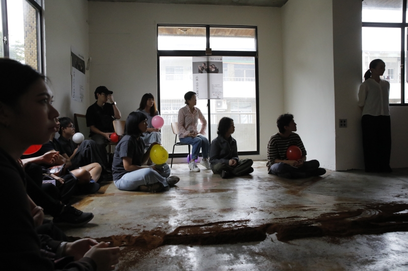 2025 伍拾製作《咖啡廳Dance to 40+》台南場巡迴｜伍拾製作｜國藝會補助成果檔案庫