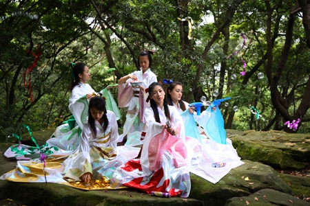 KUSO2006  彩虹七仙子  Rainbow  Angels｜葉怡利｜國藝會補助成果檔案庫