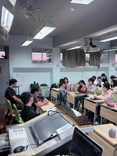 《白色說書人》 校園讀演暨人權教育推廣計畫｜同黨劇團｜國藝會補助成果檔案庫