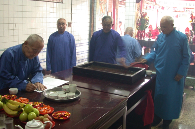 高雄縣客家地區鸞堂與鸞書文學之研究｜張二文｜國藝會補助成果檔案庫