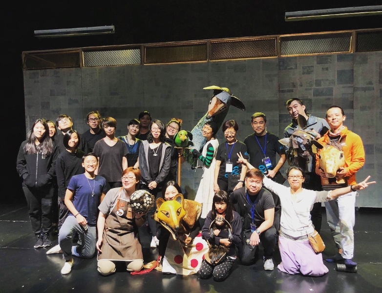 飛人集社劇團「《天堂動物園》2018新加坡華文小劇場節邀演」與工作人員合照