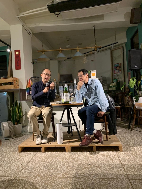 賀景濱《我們幹過的蠢事》巡迴講座，與談：黃崇凱，2020/12/18於臺南午營咖啡，春山出版主辦